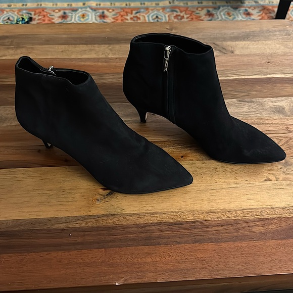 Sam Edelman - Size 8.5 - Kinzey Kitten Heel Suede Black Booties - Picture 2 of 6
